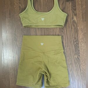 Aritzia Athletic Set